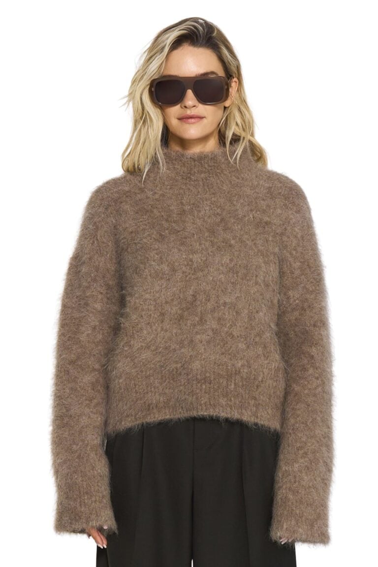 250526_ttday2_8957_ritva_knitted_sweater_hazelnut_9054_wynne_trousers_forest_green2633