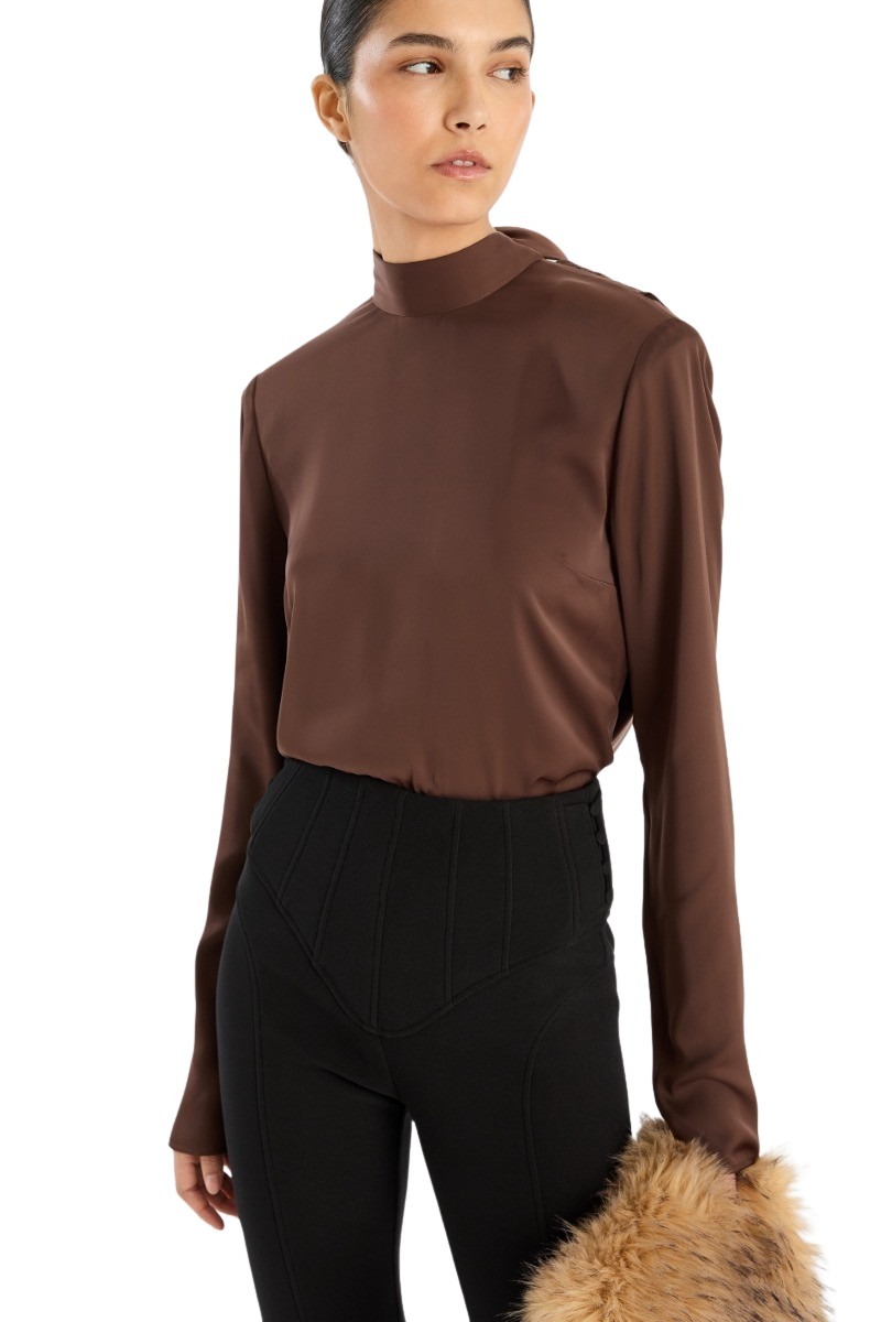 050225_rotate_ecom_rotate_1146432910_chicory_coffee_satin_drapy_back_top_model_2610_lr
