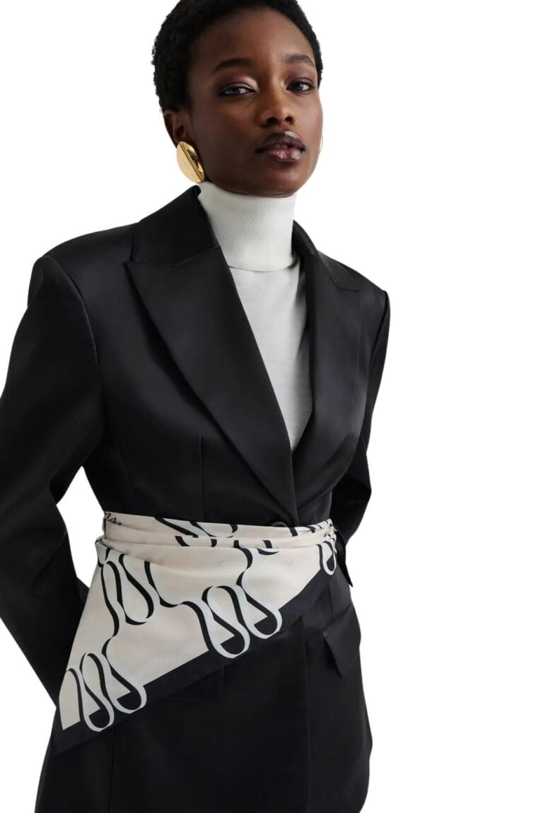 1522_cb4defec49-silk-twill-scarf-65x65-monogram-cream-malina-7340217268101-1200-sek-125-eur-140-gbp-155-usd_4