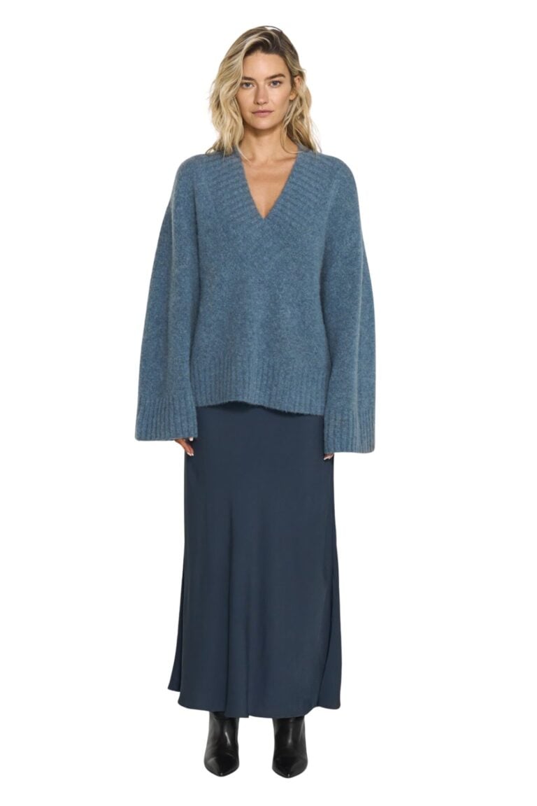 250526_ttday1_9011_saoirse_knitted_sweater_blue_blizzard1772