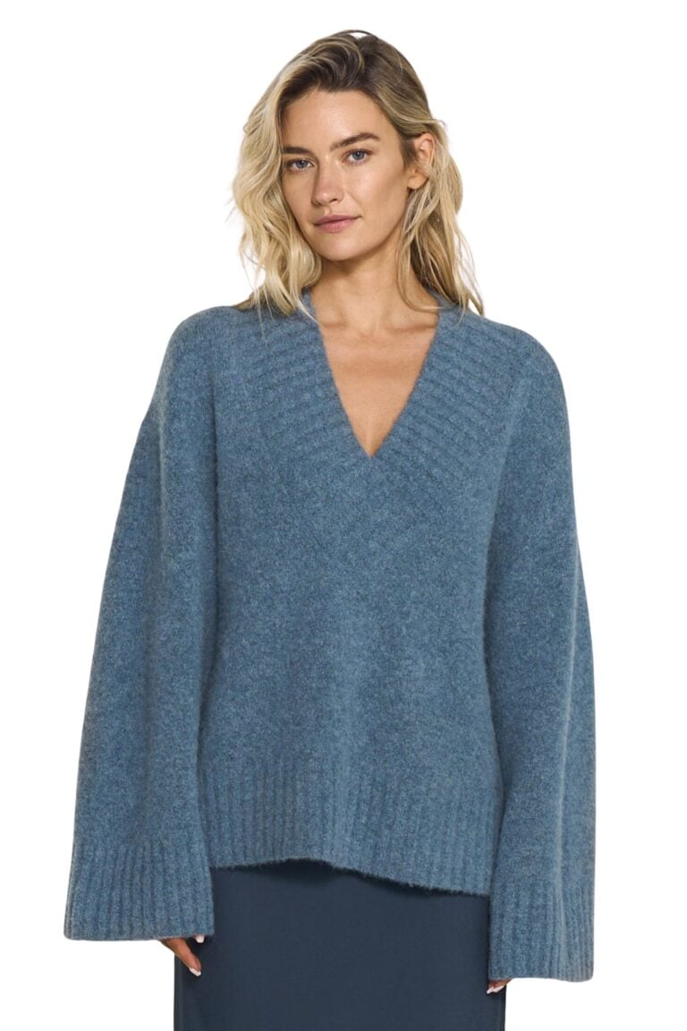 250526_ttday1_9011_saoirse_knitted_sweater_blue_blizzard1774