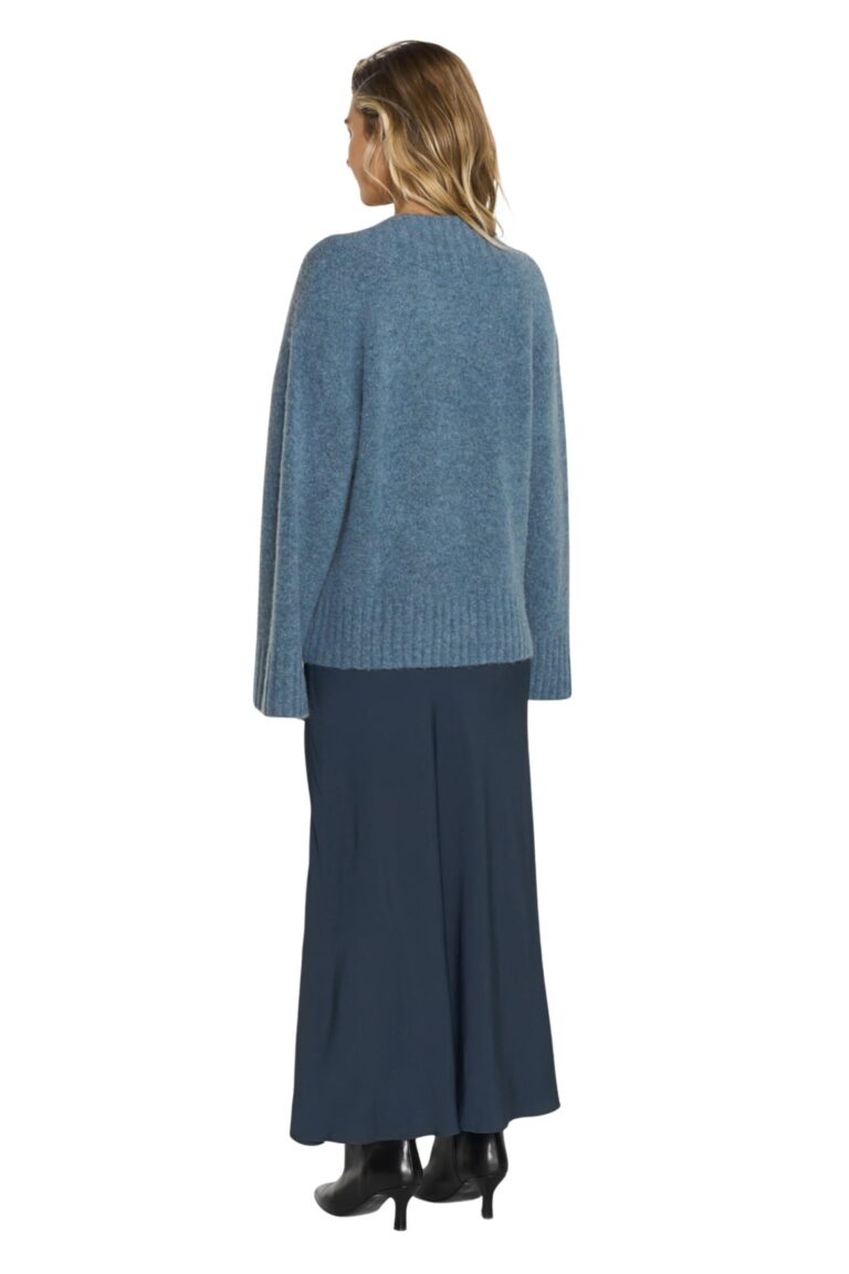 250526_ttday1_9011_saoirse_knitted_sweater_blue_blizzard1790