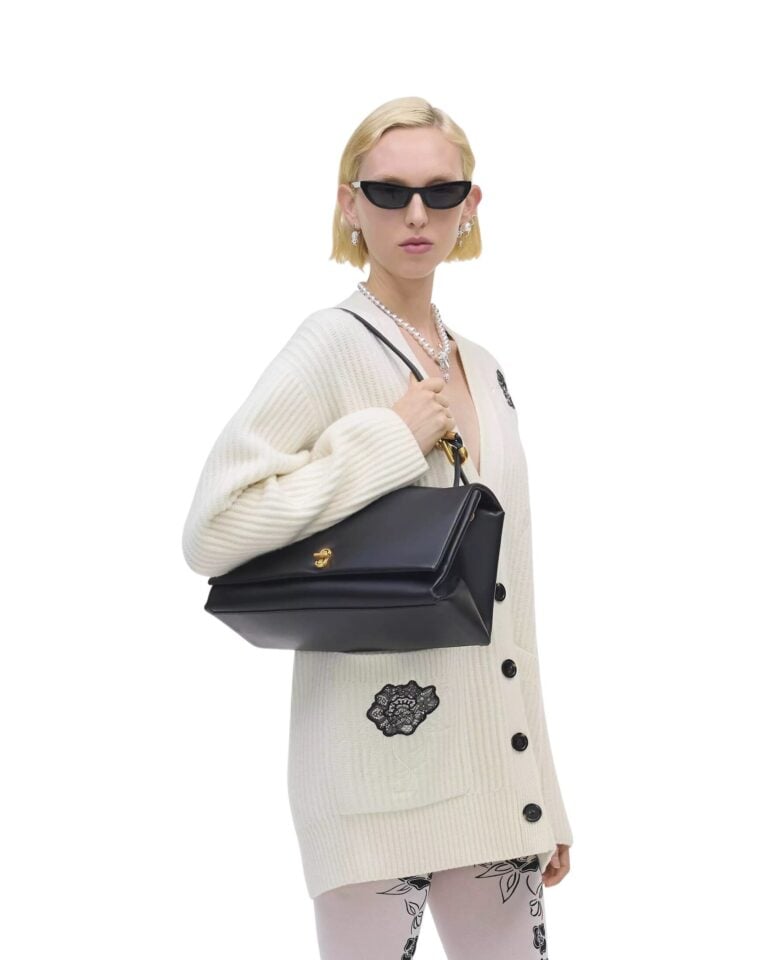 mji_2f4hsh011h04_001_f8f8f8_4-5_alt1