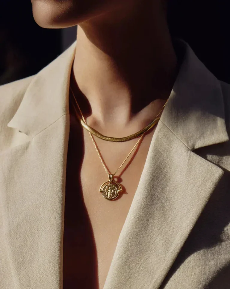 lucy-williams-medium-engravable-roman-arc-coin-necklace-18ct-gold-plated-necklaces-missoma-128580