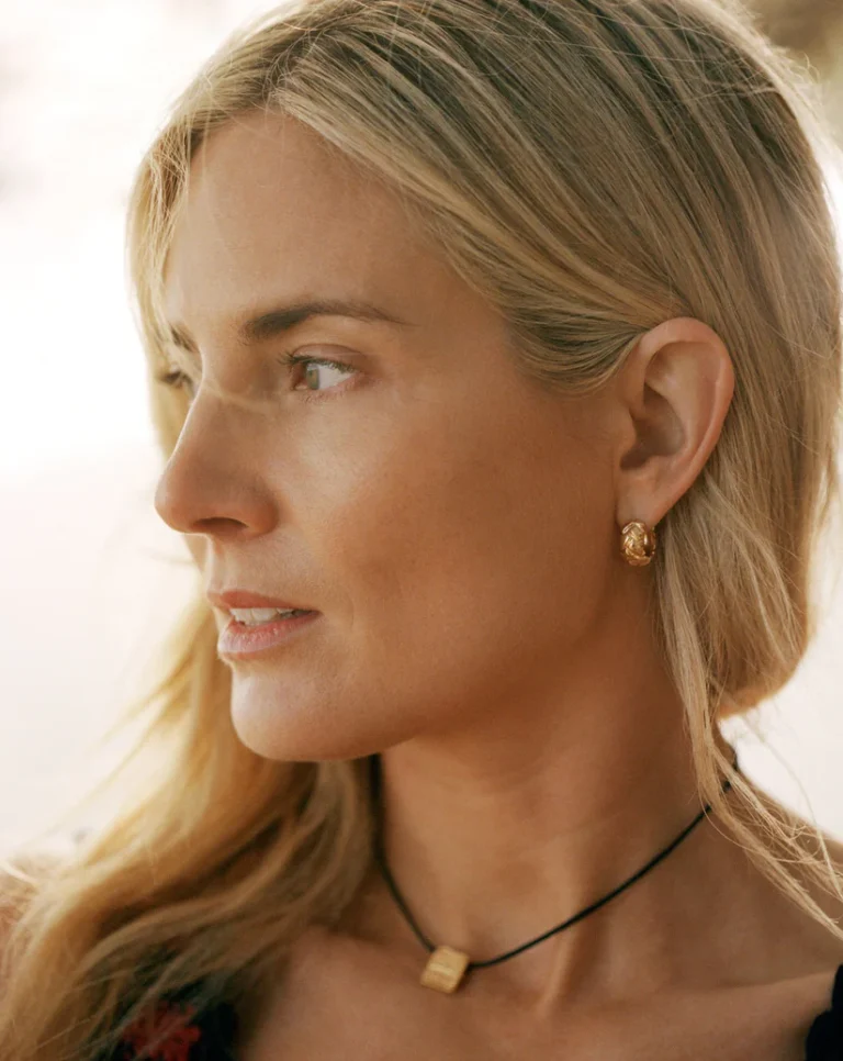 lucy-williams-waffle-mini-hoop-earrings-18ct-gold-plated-vermeil-earrings-missoma-384121