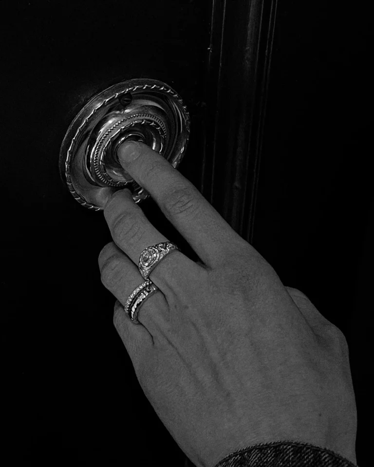 Aura_DomeRingInstagram24x5_a4411815-4995-4e94-b84b-c8547aa448f4