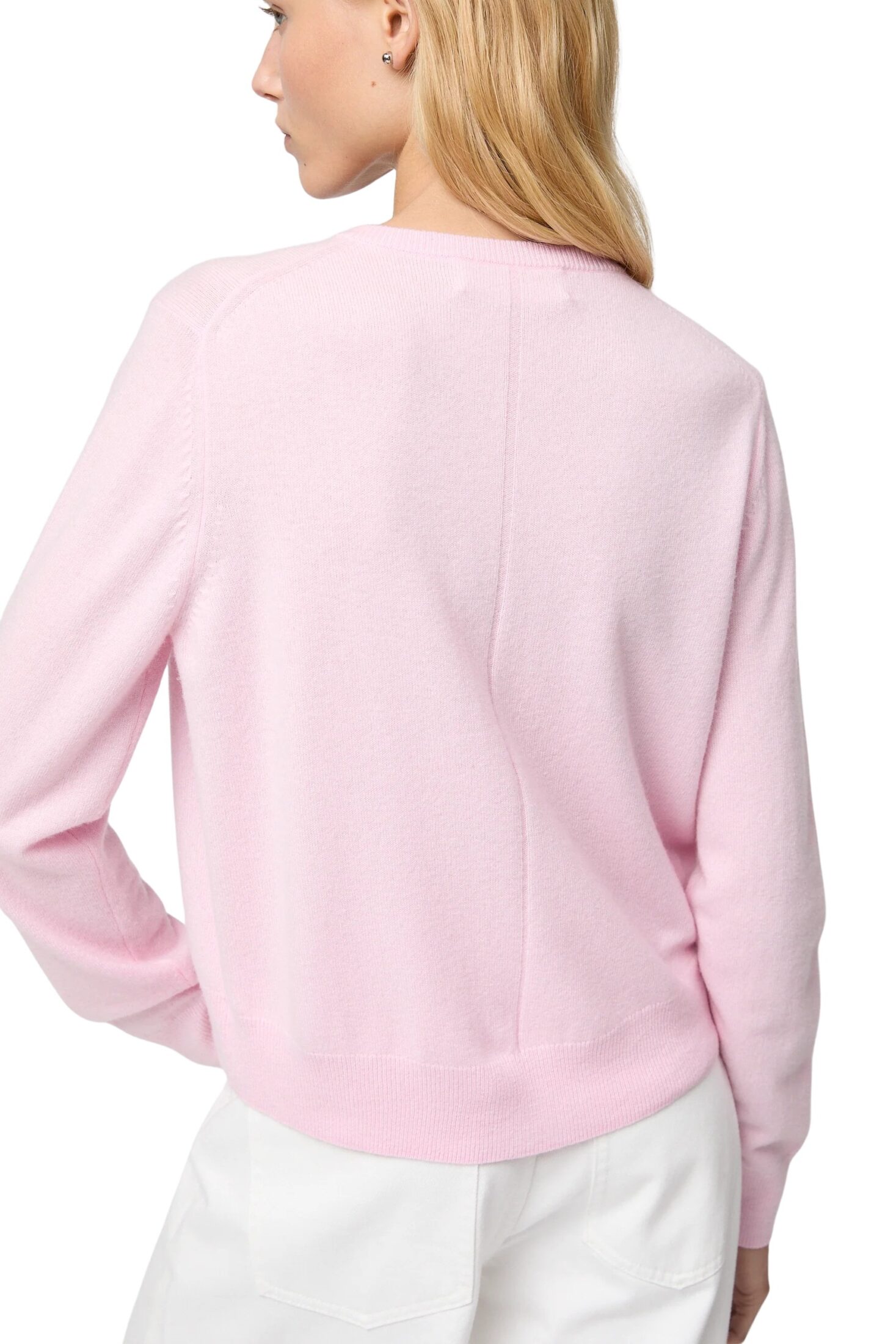 fwss_winter_2025_campaign_trine_hisdal_classic_wool_cardigan_ballet_pink_relaxed_wideleg_jeans_white_1