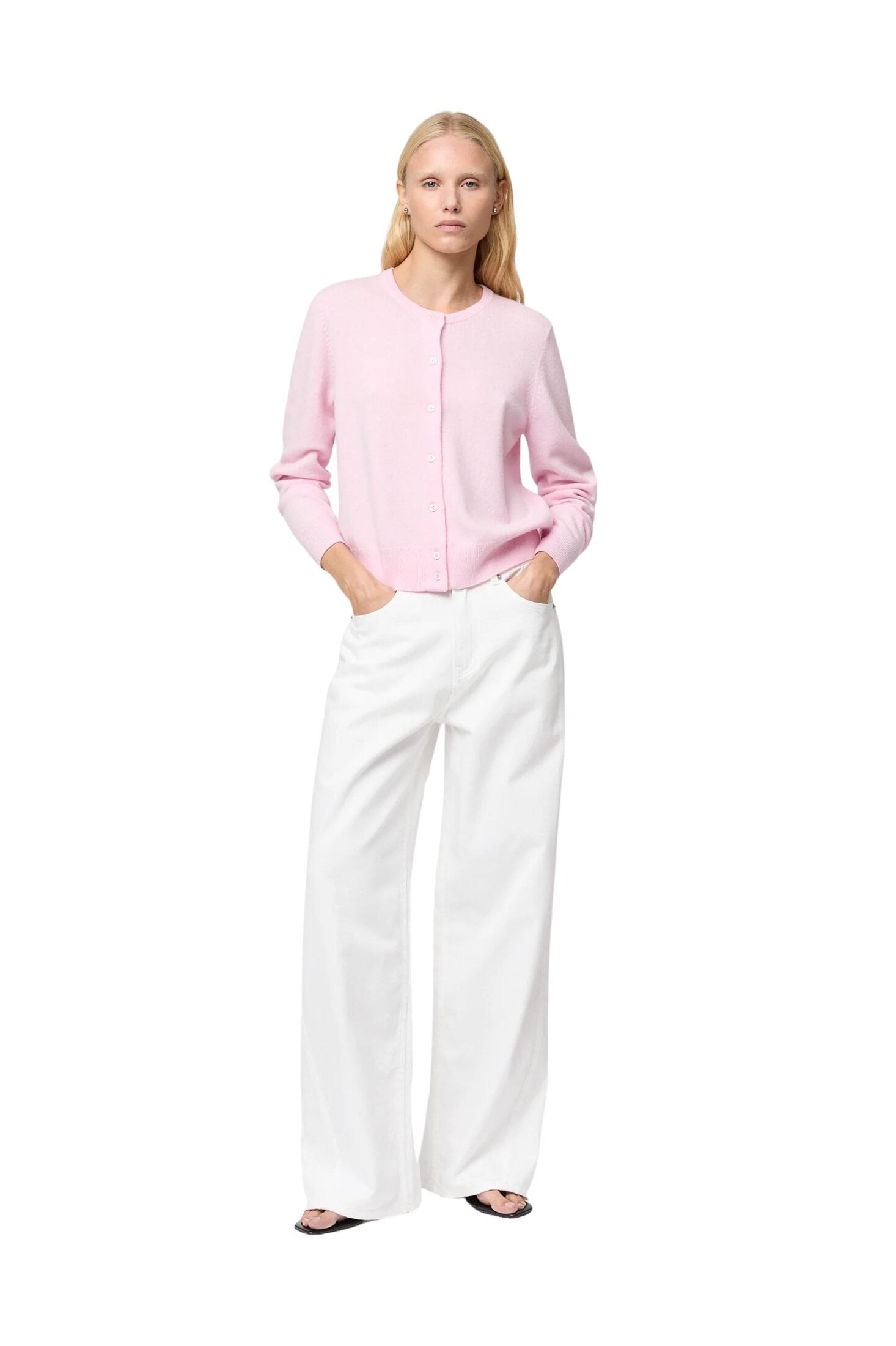 fwss_winter_2025_campaign_trine_hisdal_classic_wool_cardigan_ballet_pink_relaxed_wideleg_jeans_white_2-1