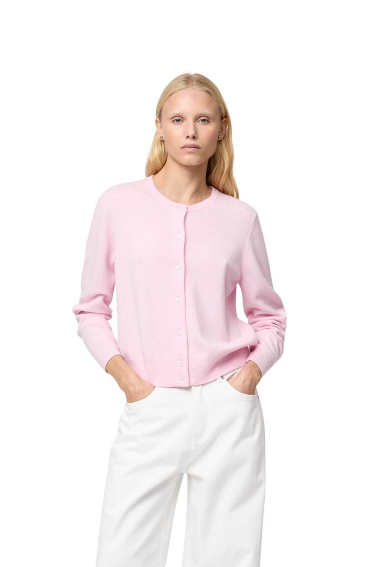 fwss_winter_2025_campaign_trine_hisdal_classic_wool_cardigan_ballet_pink_relaxed_wideleg_jeans_white_2