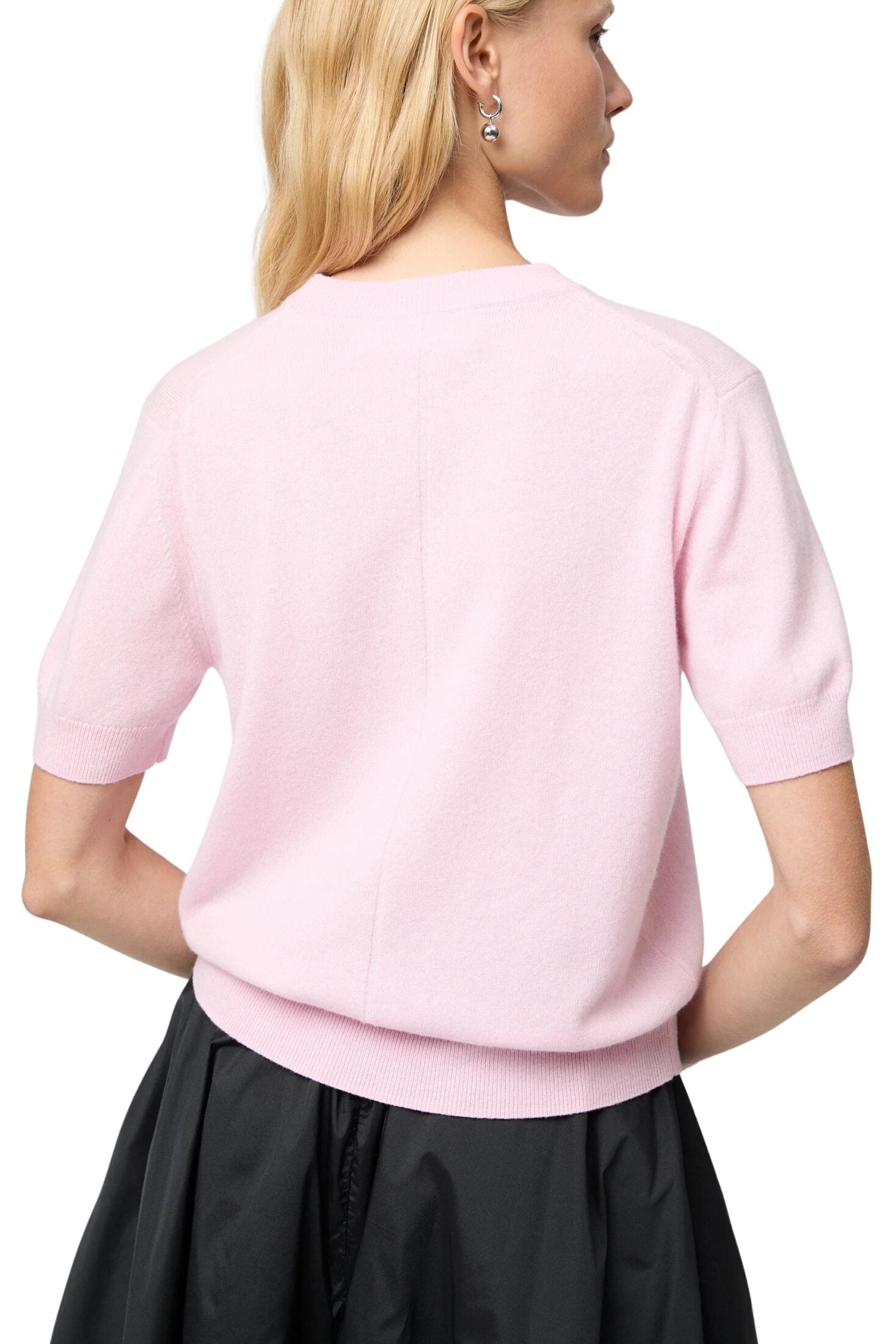fwss_winter_2025_campaign_trine_hisdal_montauk_tee_ballet_pink_jpg