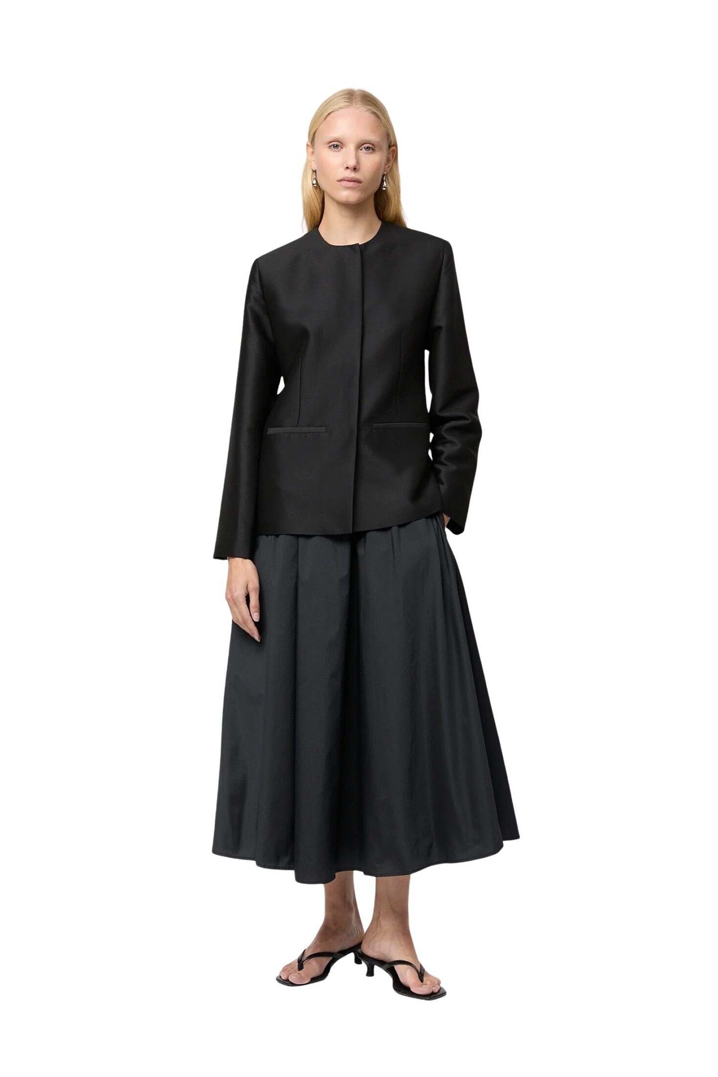 fwss_winter_2025_campaign_trine_hisdal_noir_blazer_anthracite_black_vivienne_taffeta_midi_skirt_jet_black_5e981b1d-6e4f-42eb-8dd8-937ddd7b2fbe