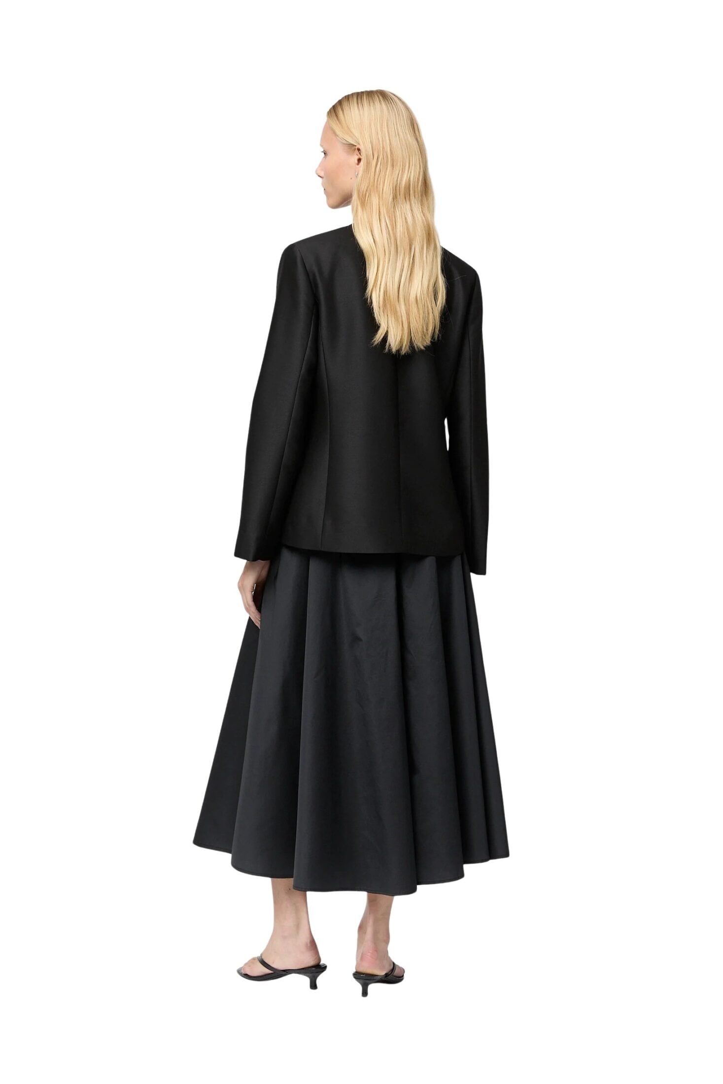 fwss_winter_2025_campaign_trine_hisdal_noir_blazer_anthracite_black_vivienne_taffeta_midi_skirt_jet_black_jpg_cc0b4b71-64f2-4ae2-a06b-c453627e9468