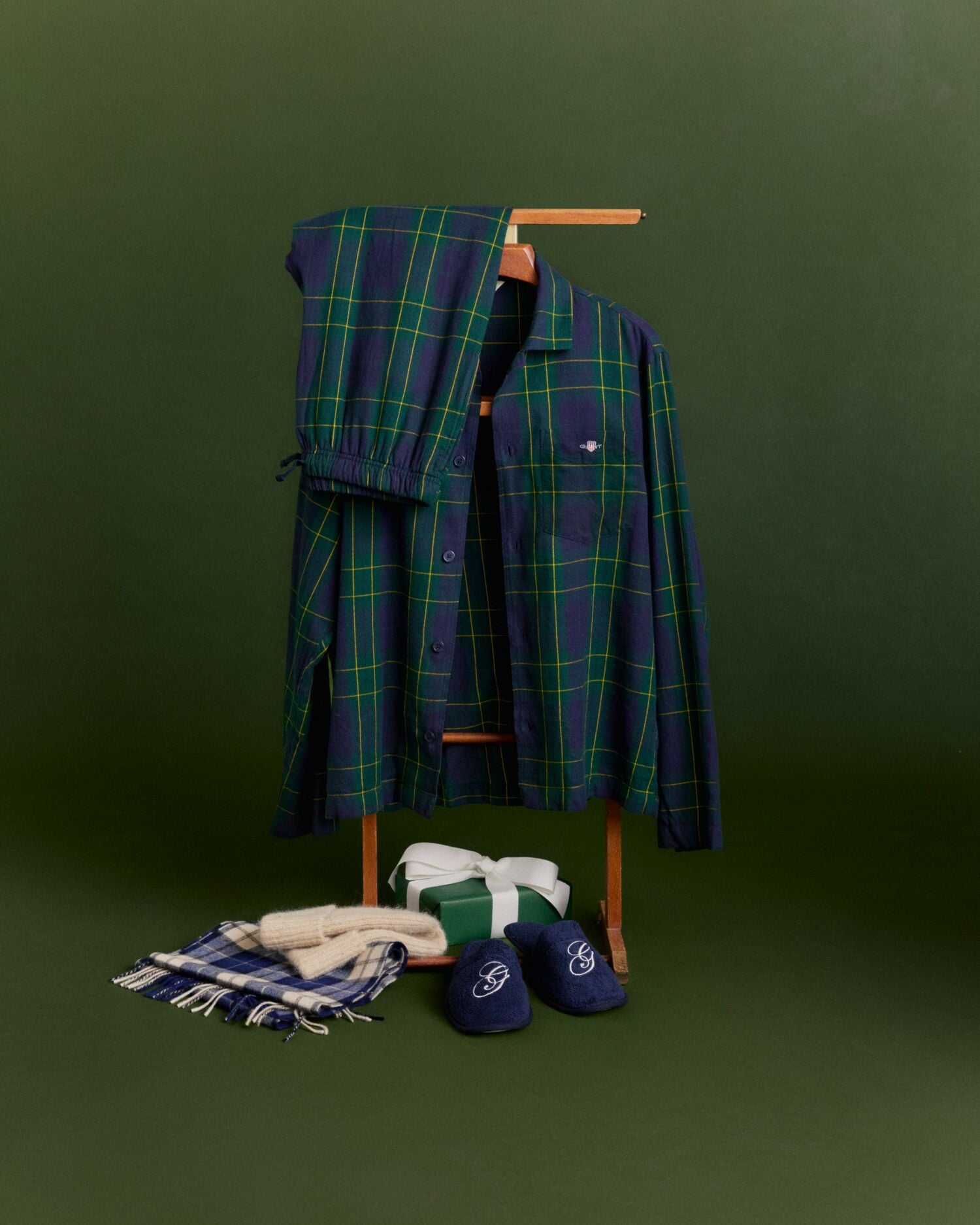 medium-_-for-presentations-fw25_ps26_holiday_gift_guide_m_pyjamas_2