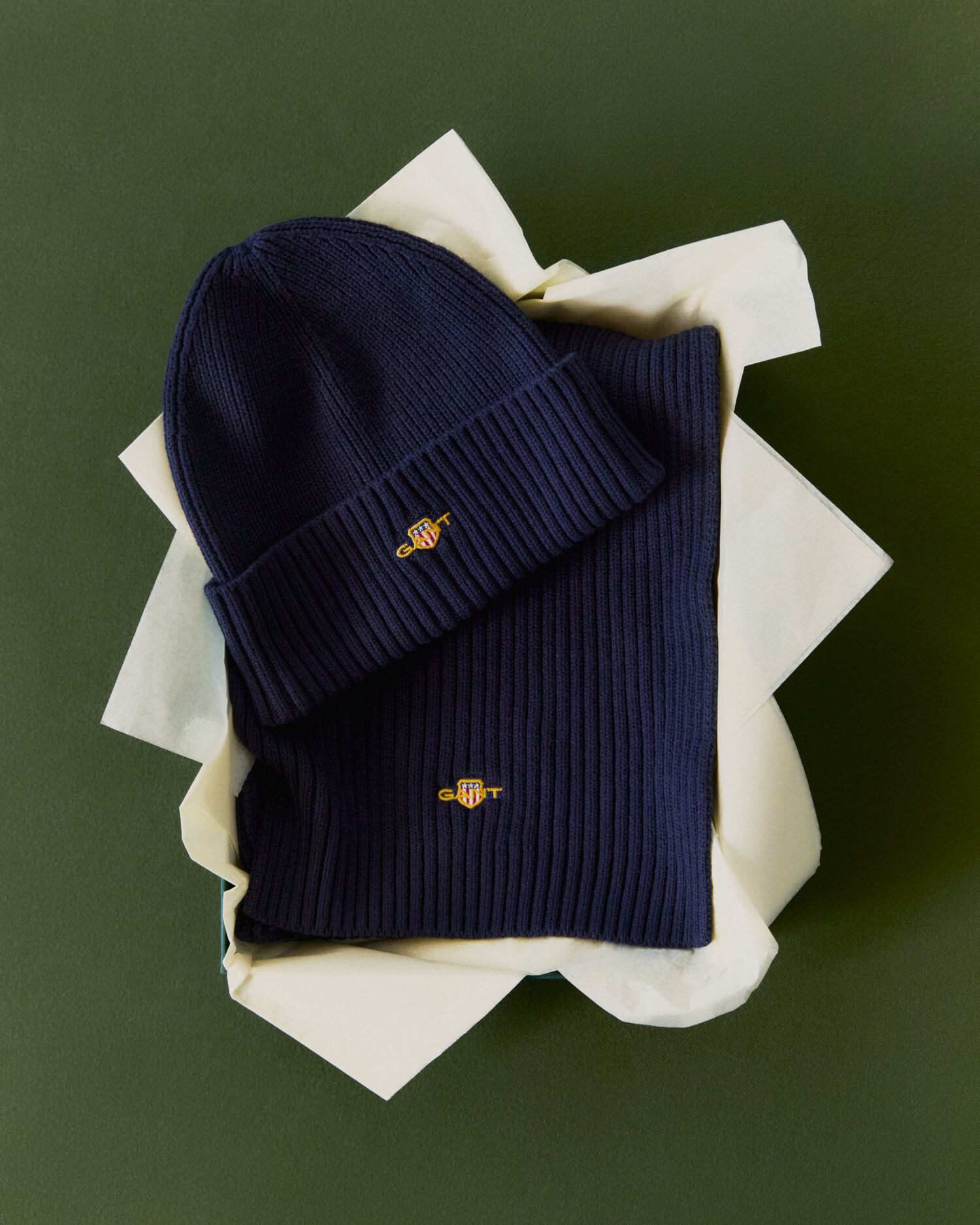 medium-_-for-presentations-fw25_ps26_holiday_gift_guide_w_acc_1