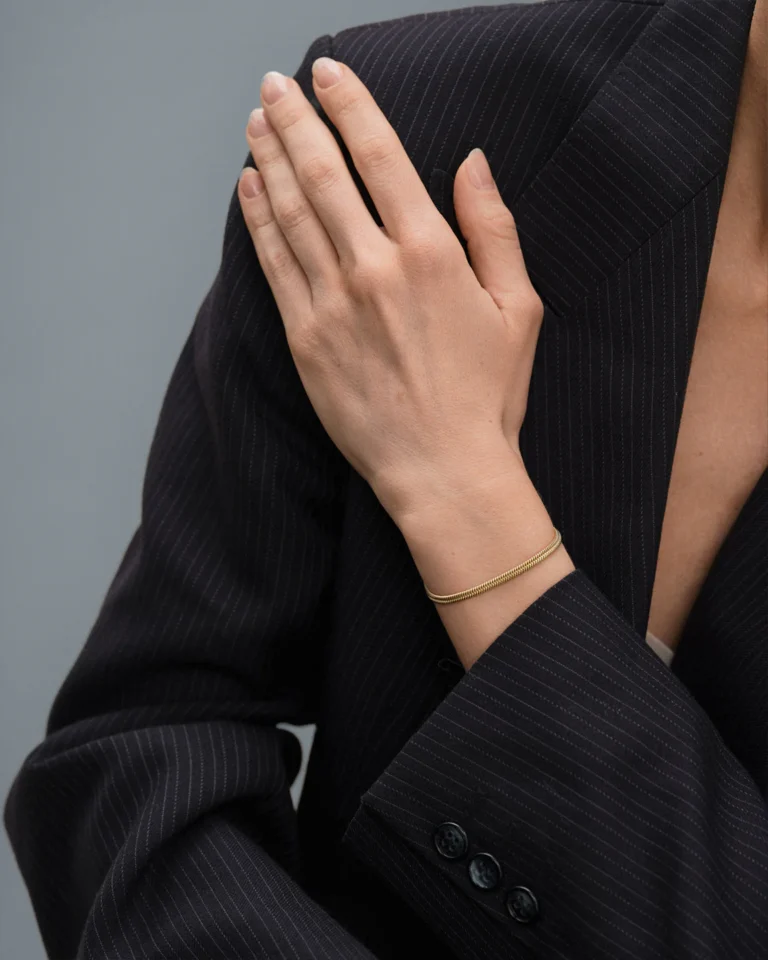 SnakeArmbandForgyldtPaModel4x5_7c3fa1b6-bd72-45f9-8716-e8942b8b972c