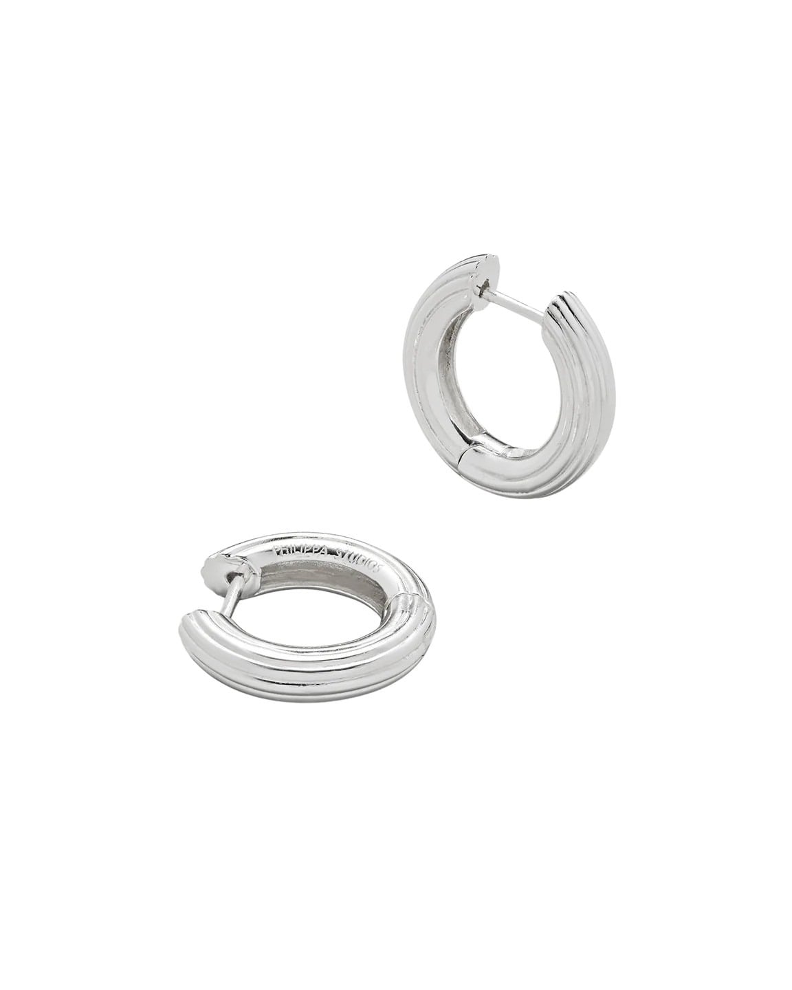 boldgroovedhoopsmedium4x5_b192ec62-0303-47bc-9023-4bbc305fb8e8