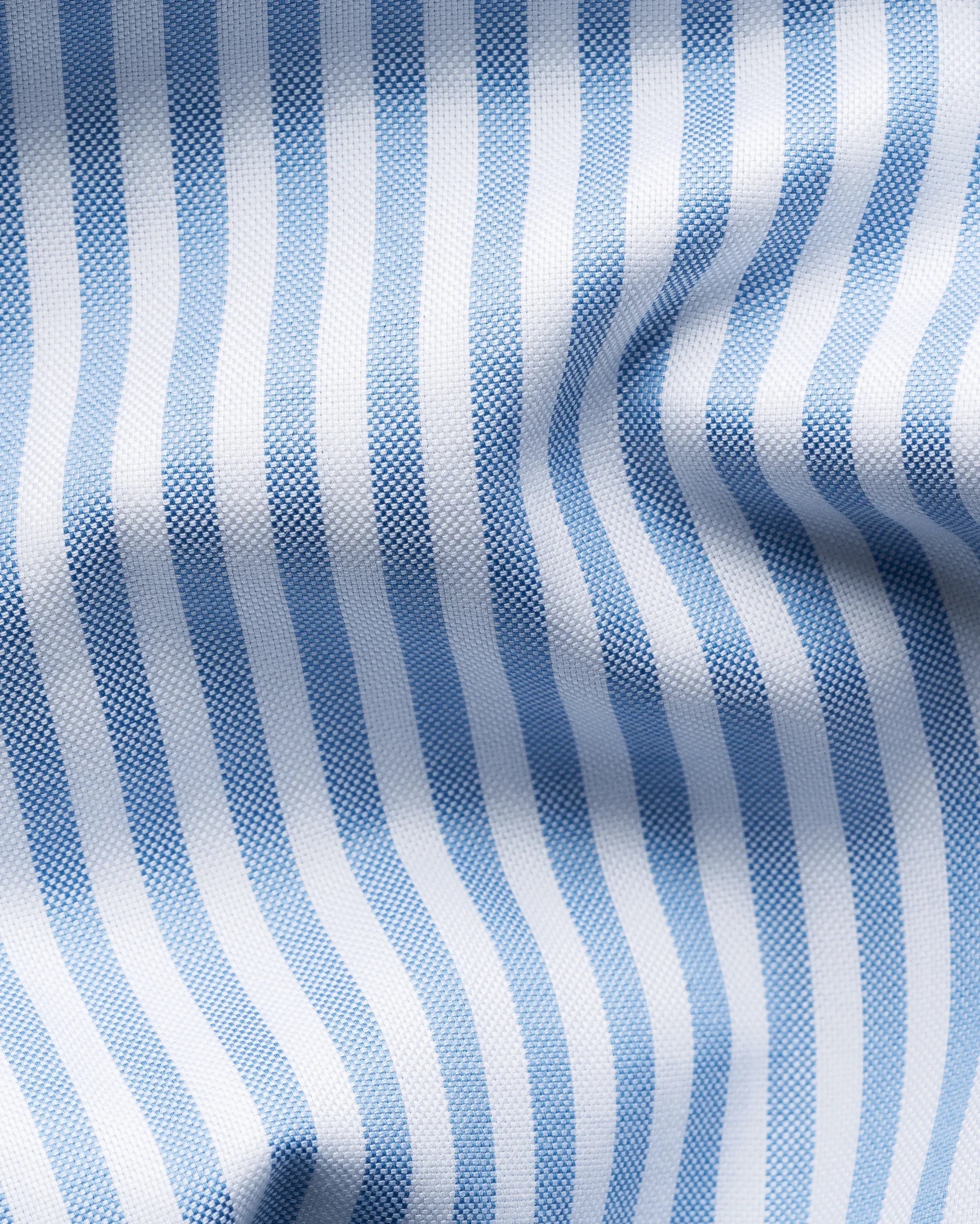 striped-signature-oxford-shirt-wide-spread-rounded_2025-12-09t155052882z striped-signature-oxford-shirt-wide-spread-rounded_2025-12-09t155052882z-1