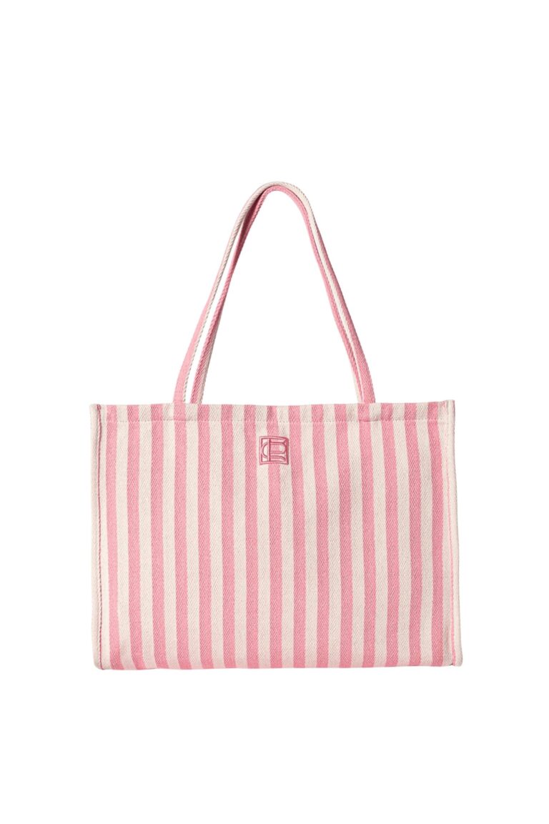 1232_3158975850-60656-1044-large-2560