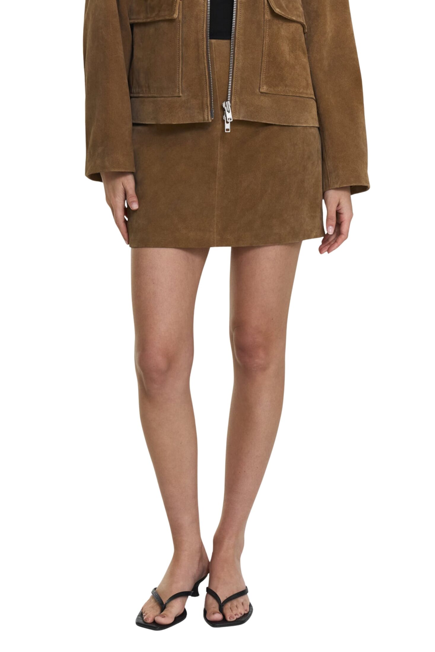 251217_ttday2em_9156_minella_suede_jacket_taupe_9334_hallow_suede_skirt_taupe_4542