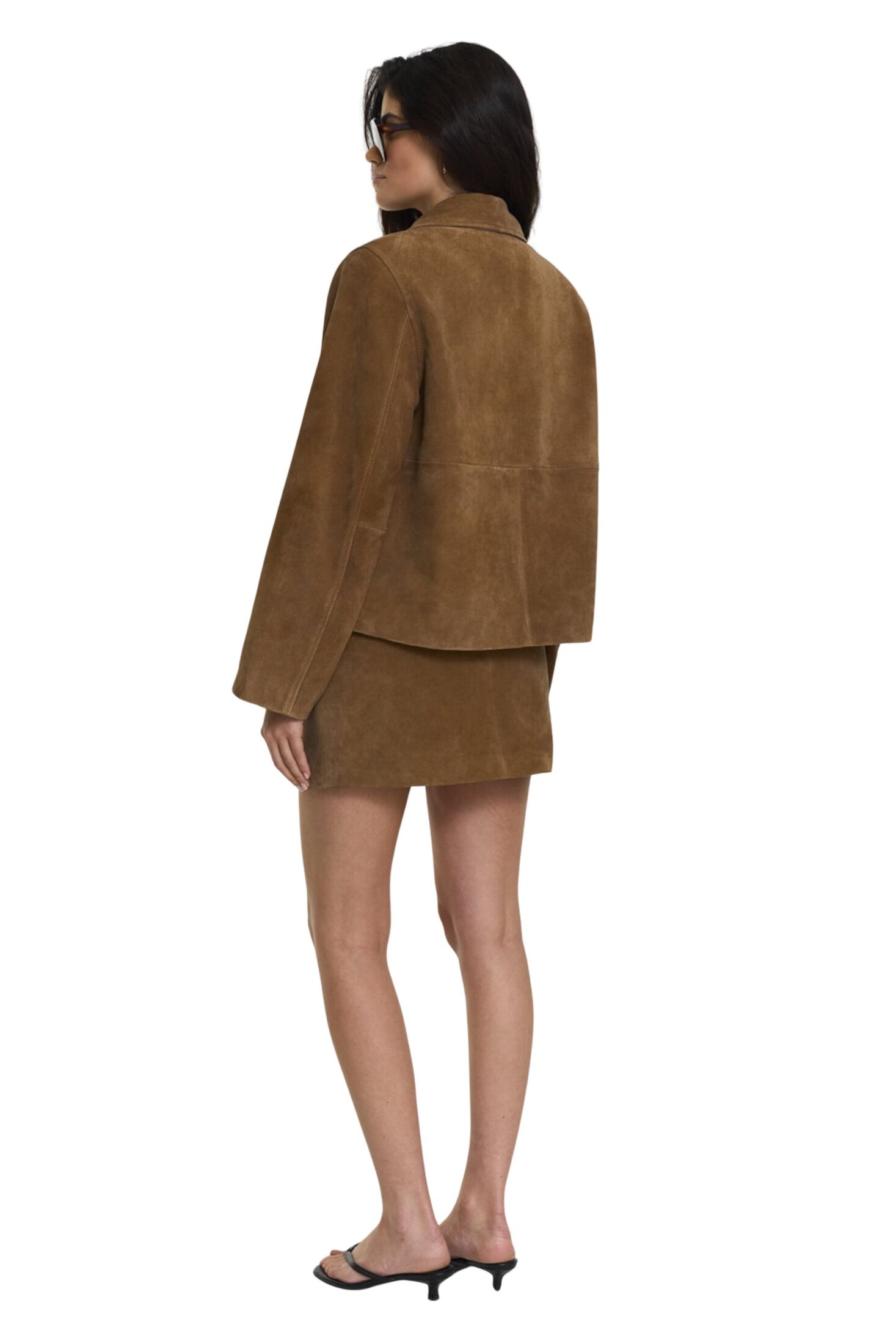 251217_ttday2em_9156_minella_suede_jacket_taupe_9334_hallow_suede_skirt_taupe_4582