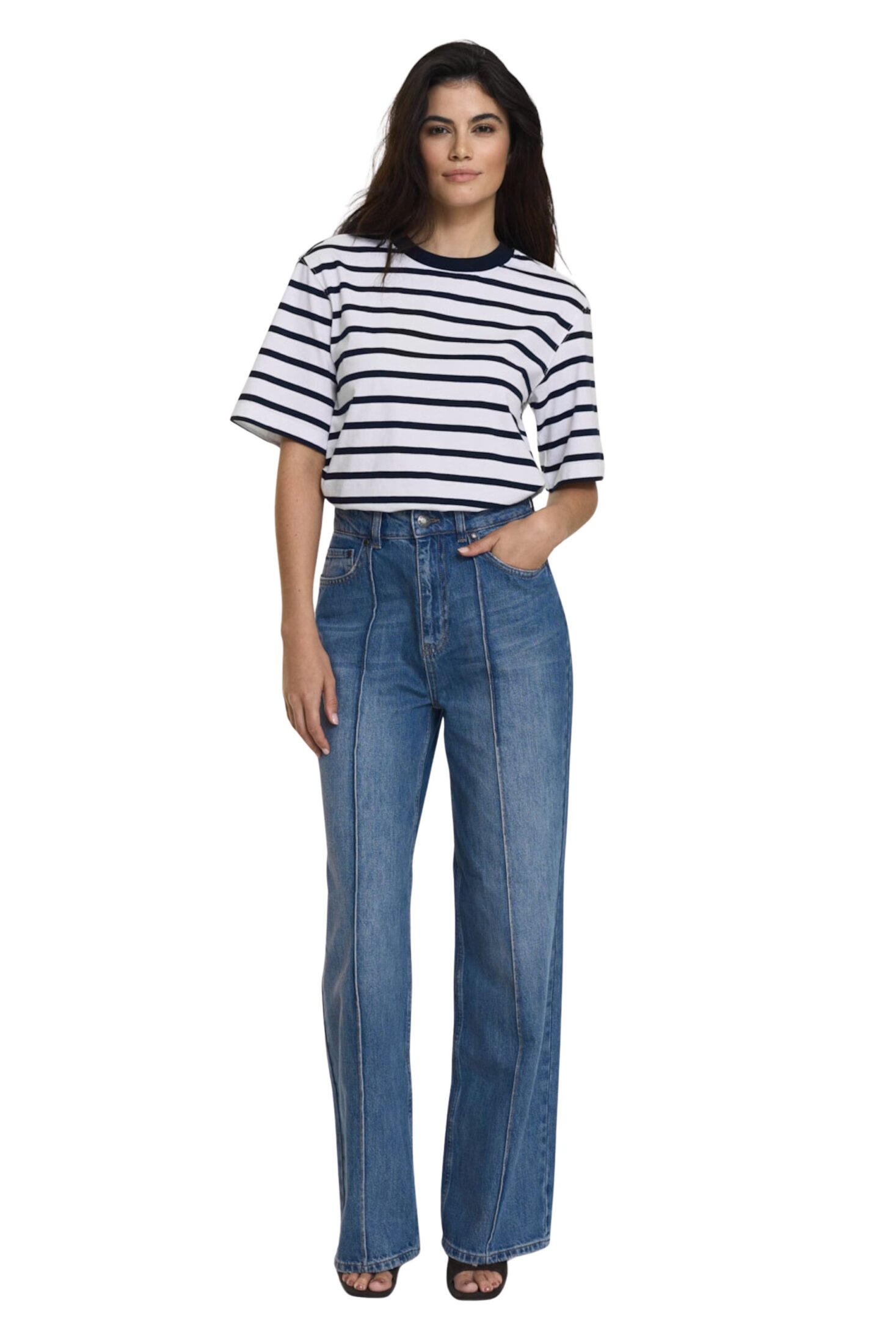 251217_ttday2em__9167_cella_jeans_deep_blue_wash_9191_chelsey_tee_navy_white_stripe_4829