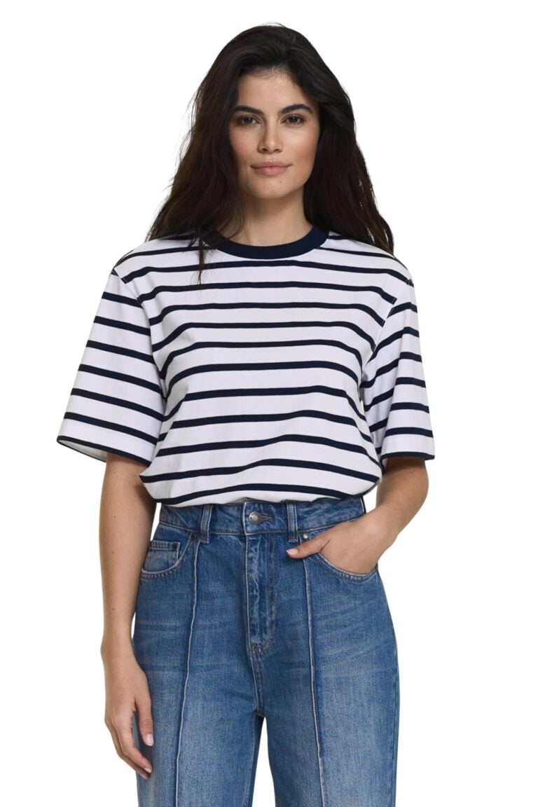 251217_ttday2em__9167_cella_jeans_deep_blue_wash_9191_chelsey_tee_navy_white_stripe_4830