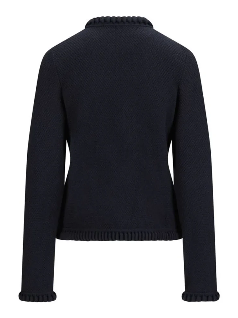 2566_98e0cc12ce-claire2-medium