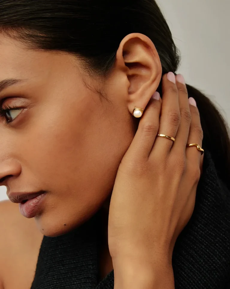 button-pearl-square-stud-earrings-18ct-gold-vermeilpearl-earrings-missoma-815816