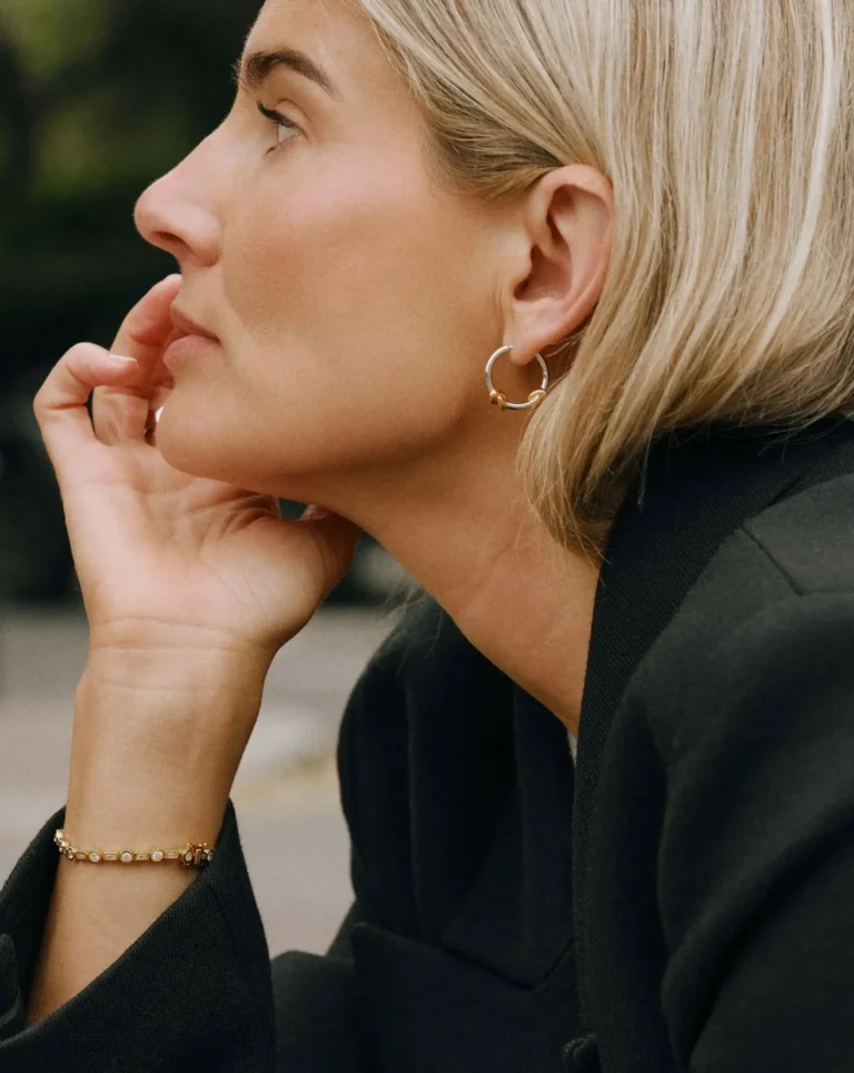 lucy-williams-knot-small-hoop-earrings-mixed-metal-earrings-missoma-689870