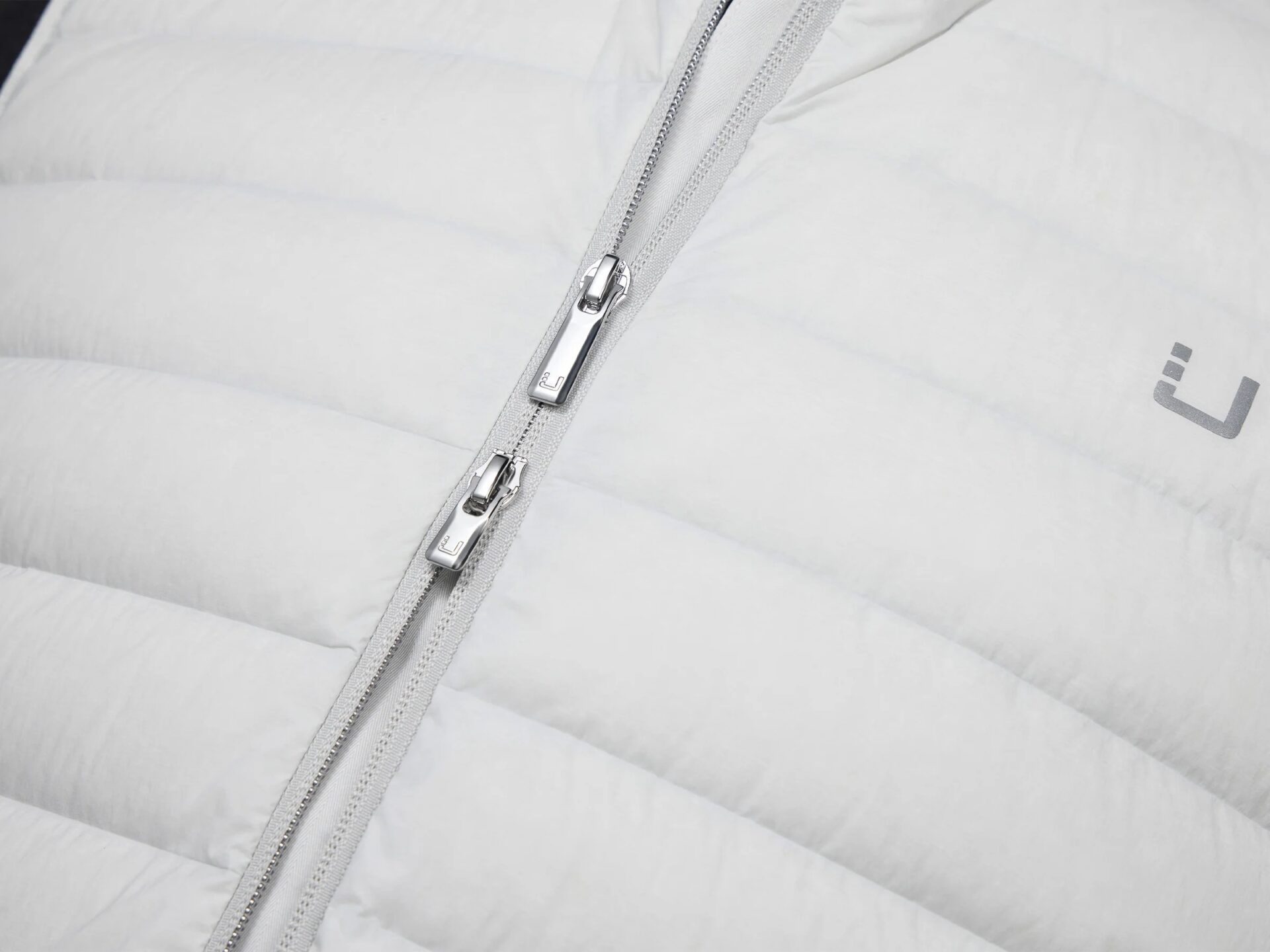 7090_205_supersonic_vest_chalk_detail_1 7090_205_supersonic_vest_chalk_detail_1