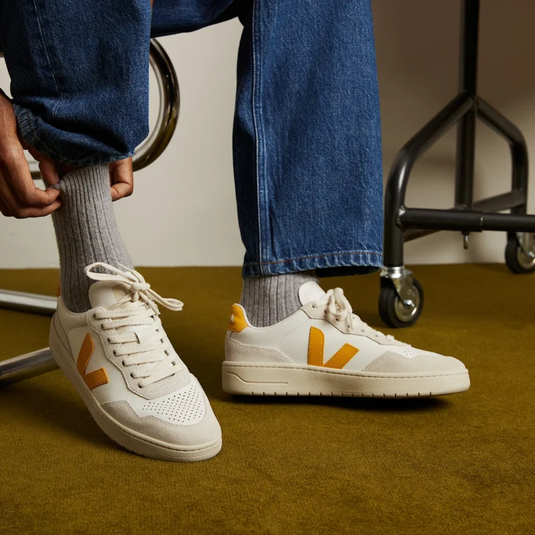 veja-sneakers-v-90-ekologisk-laer-hvit-vd2021361_4