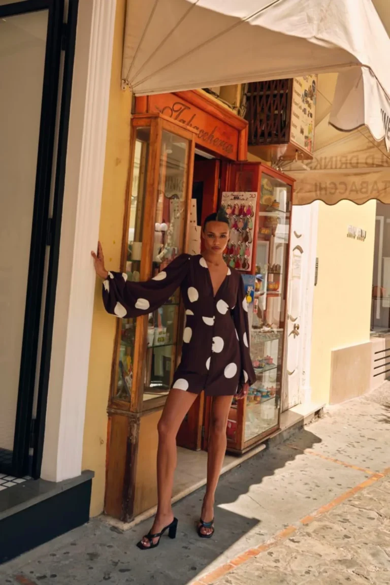 florence-brown-dot_x2400
