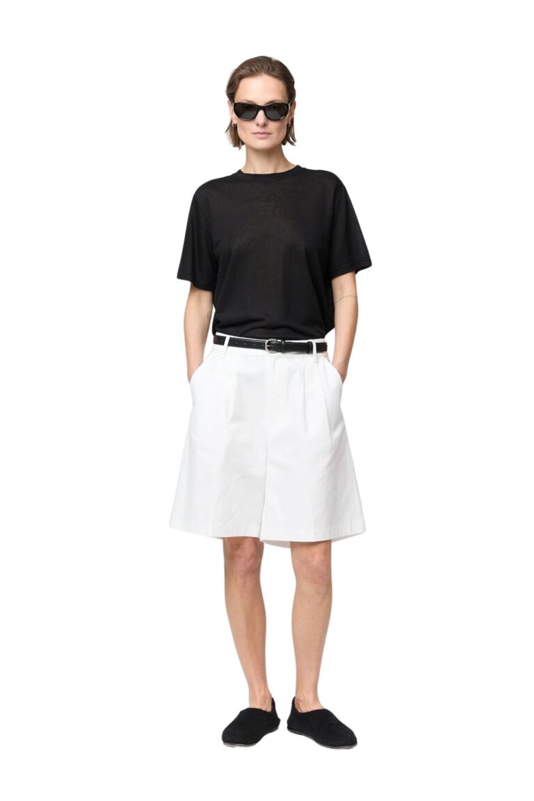 fwss_summer_26_tencel_linen_weekend_tee_jet_black_poet_pleat_shorts_off_white_1_d1ee7a02-684b-4e79-ad89-a92973a77896