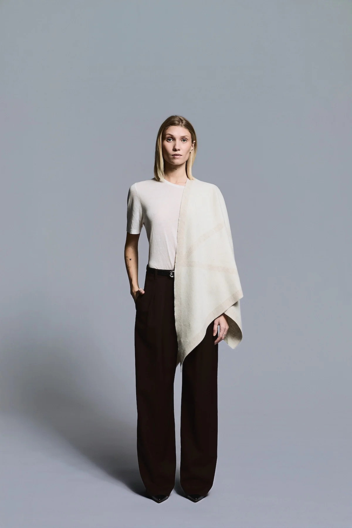 Triangle_scarf_Cream_Light_beige-Scarf-E2466-Cream_light_beige-2 Triangle_scarf_Cream_Light_beige-Scarf-E2466-Cream_light_beige-2