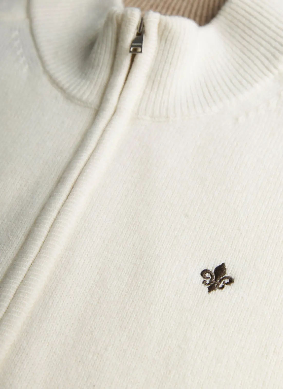 2866_17192d764c-901482-hertford-zip-cardigan-02-off-white-5-medium 2866_17192d764c-901482-hertford-zip-cardigan-02-off-white-5-medium