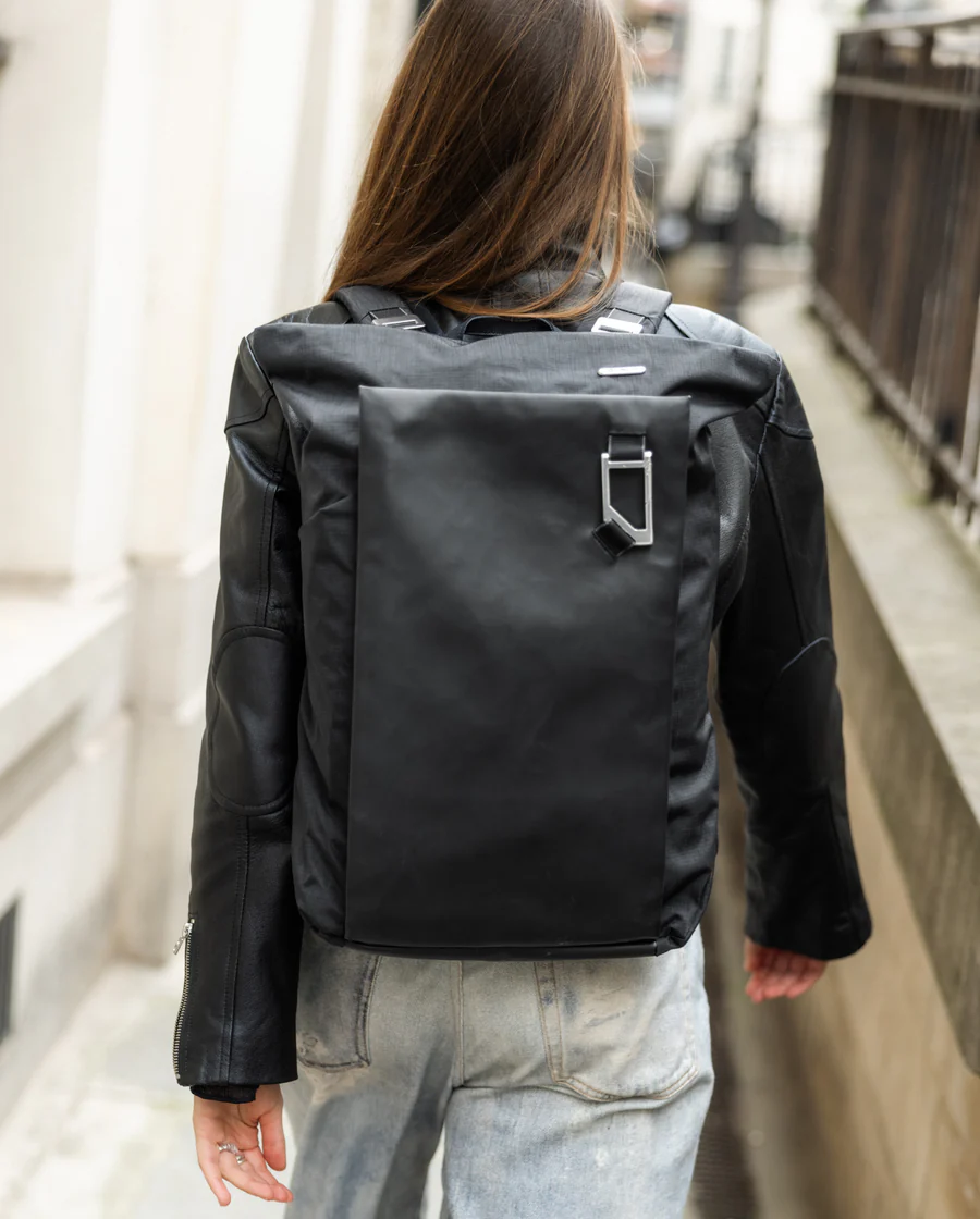 Lifestyle_Entour_Daypack_18L_Black_Out-1 Lifestyle_Entour_Daypack_18L_Black_Out-1
