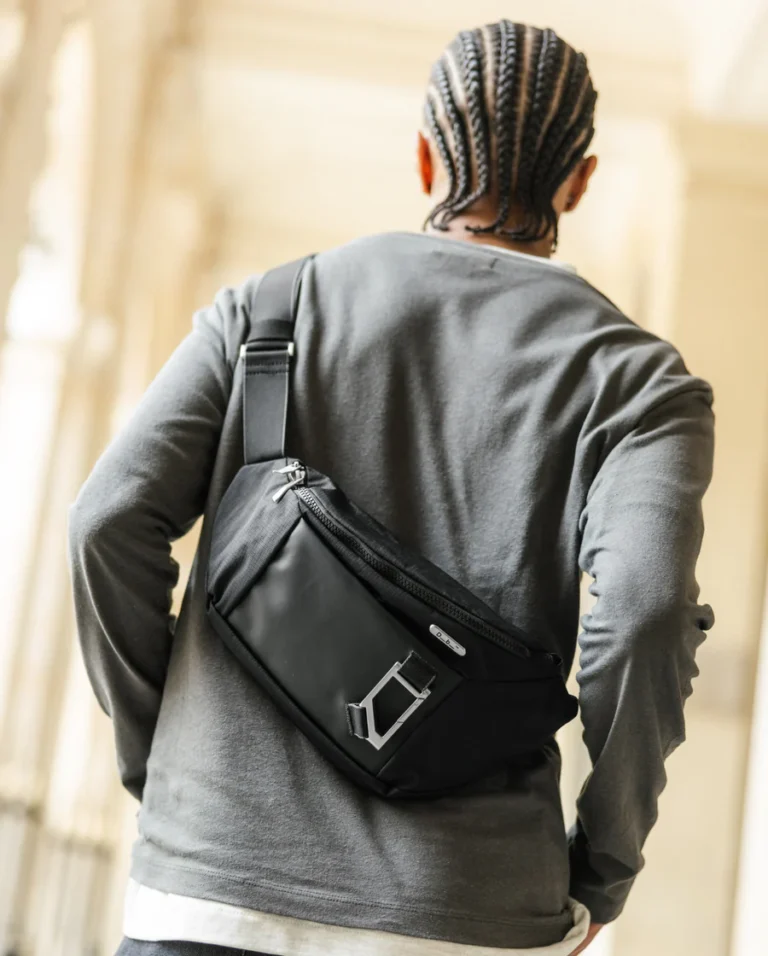 Lifestyle_Entour_Sling_6L_Black_Out