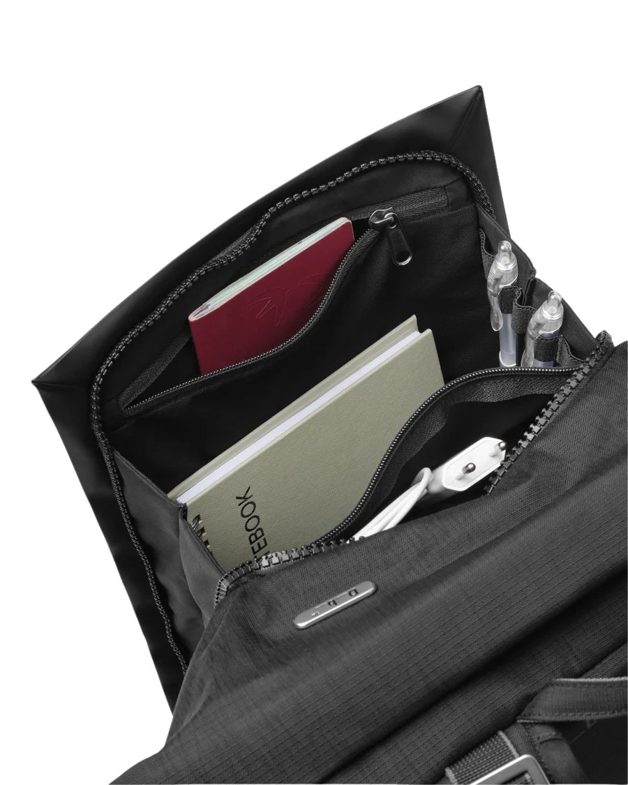 entour_daypack_18l_black_out_1000539004901_5 entour_daypack_18l_black_out_1000539004901_5