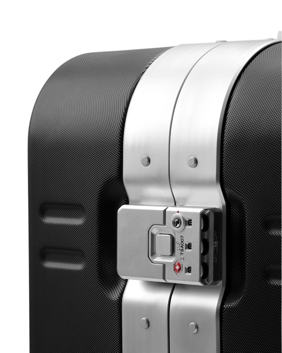 ramverk_pro_carry-on_tsa_locks_closeup ramverk_pro_carry-on_tsa_locks_closeup