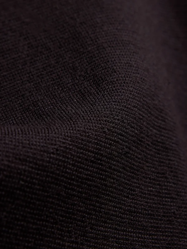2076_67429c1ee6-poneh-merino-sweater-closeup_dark-brown 2076_67429c1ee6-poneh-merino-sweater-closeup_dark-brown