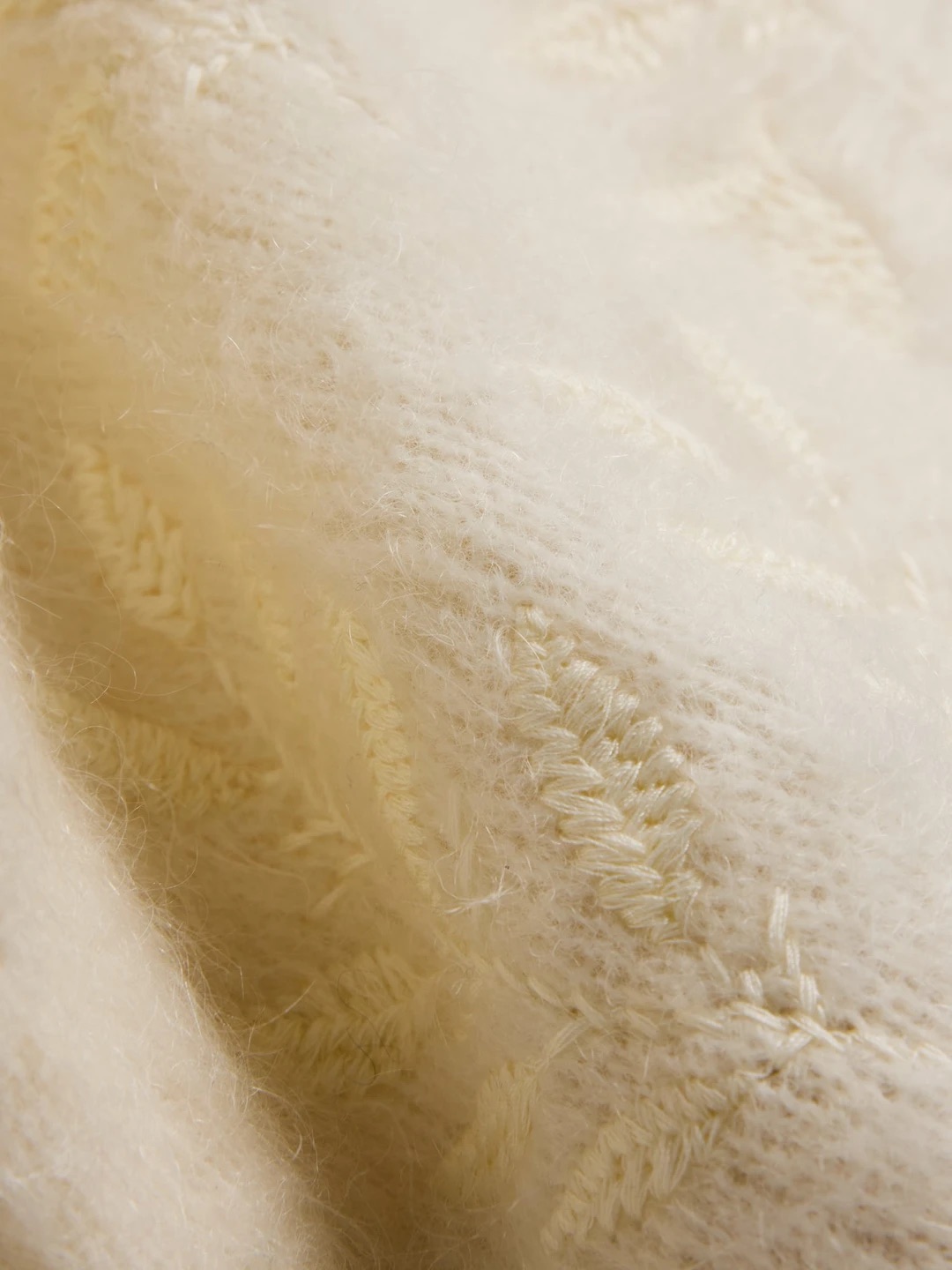 2756_52f93f9675-fiola-chunky-closeup_-bright-white-zoom 2756_52f93f9675-fiola-chunky-closeup_-bright-white-zoom
