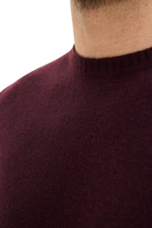 2791_oscar-jacobson_valter-roundneck_cherry-red_68914954_601_extra2-custom