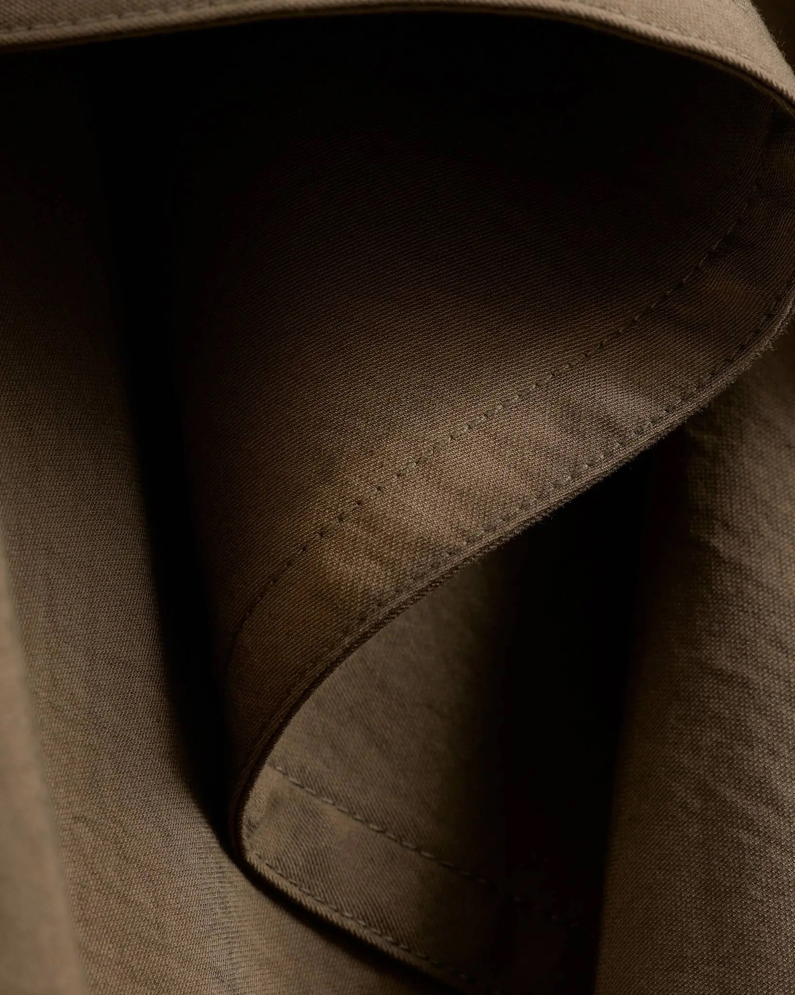 iben_atari_oversized_trenchcoat_khaki_brown_3999nok_340eur_24e64545-375e-4655-9bfb-4c2dd7fe0a6c iben_atari_oversized_trenchcoat_khaki_brown_3999nok_340eur_24e64545-375e-4655-9bfb-4c2dd7fe0a6c