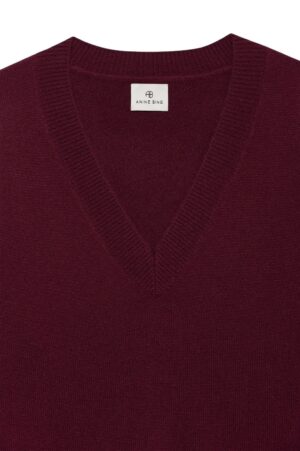 lee_v_sweater-burgundy_a-09-13033-bgn27_packshot_02_copy_1700x